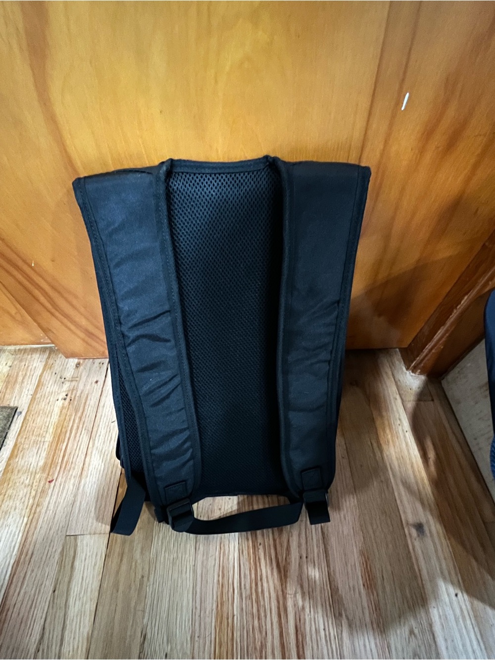 Wakytu Legs-Out Pet Carrier Backpack - Picture 4 of 6